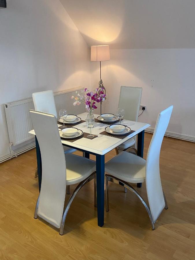 Modern Spacious Flat In Ipswich - Sleeps 6 - Parking Freston Eksteriør billede